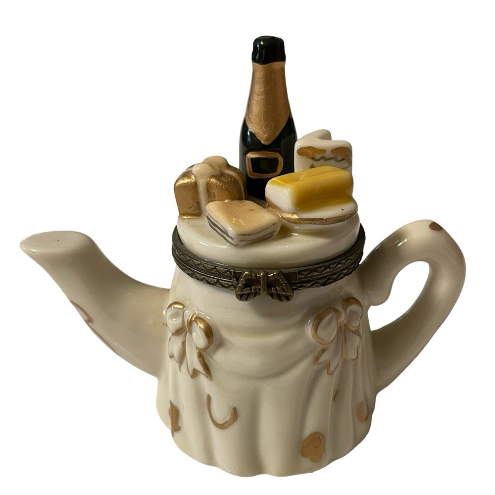 Vintage Hinged Teapot Trinket Box – Picnic Wine Lunch Scene